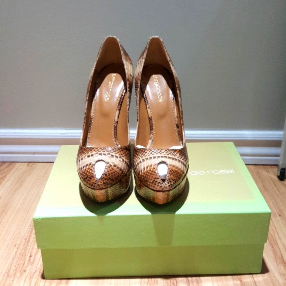 Sergio Rossi Snakeskins Peep Toe pump 38.5